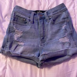 Hollister high waisted jeans shorts slightly worn 00 3”